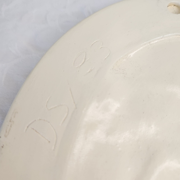 80s Victorian Cameo Wall Hangings - Picture 7 of 14